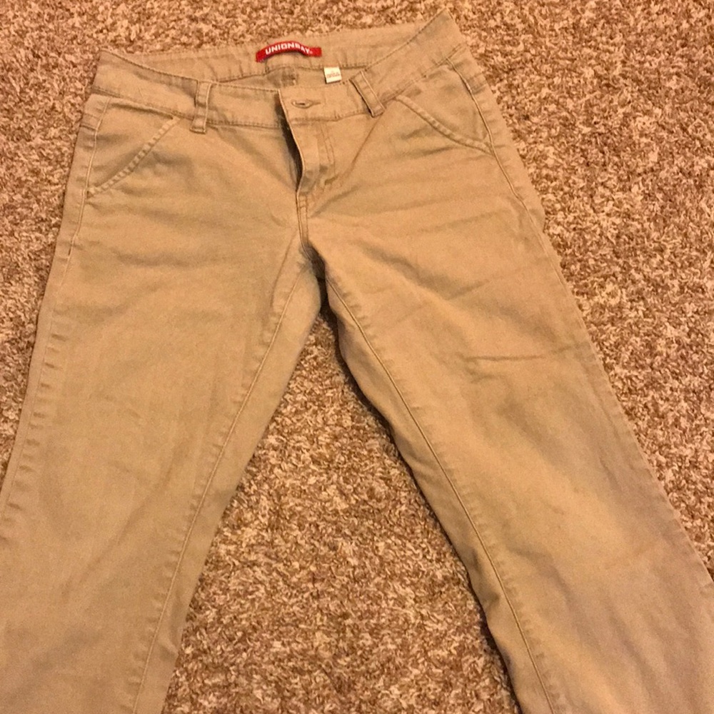 A pair of size 3 Unionbay khaki pants